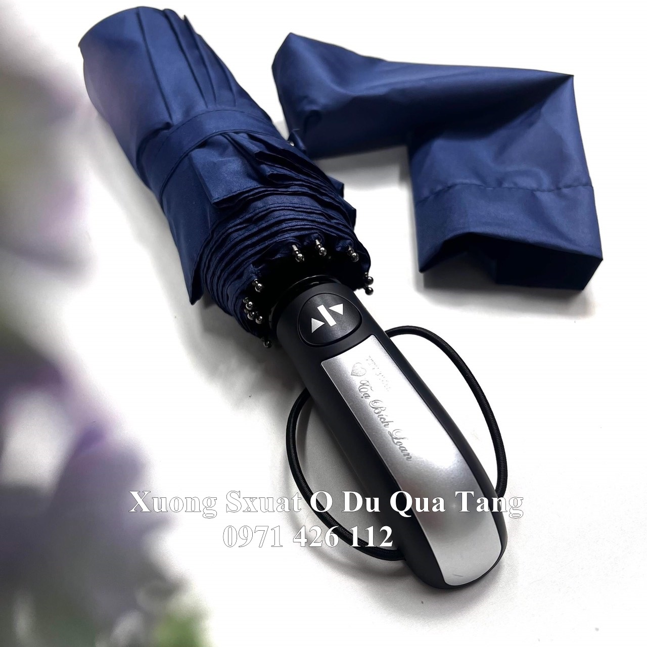 Khắc Tên Lên Ô Cầm Tay